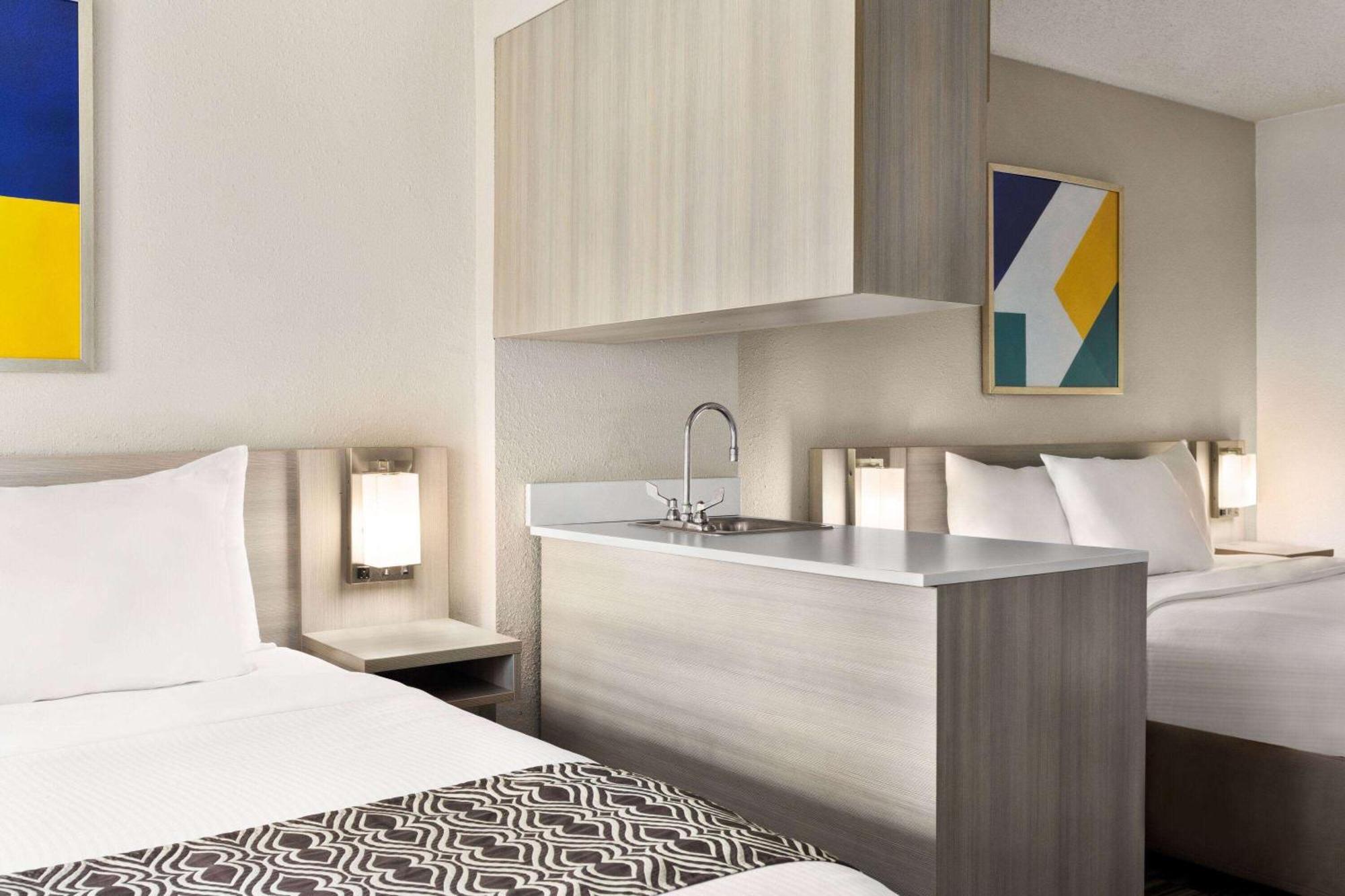 Microtel Inn & Suites By Wyndham Florence/Cincinnati Airpo Экстерьер фото