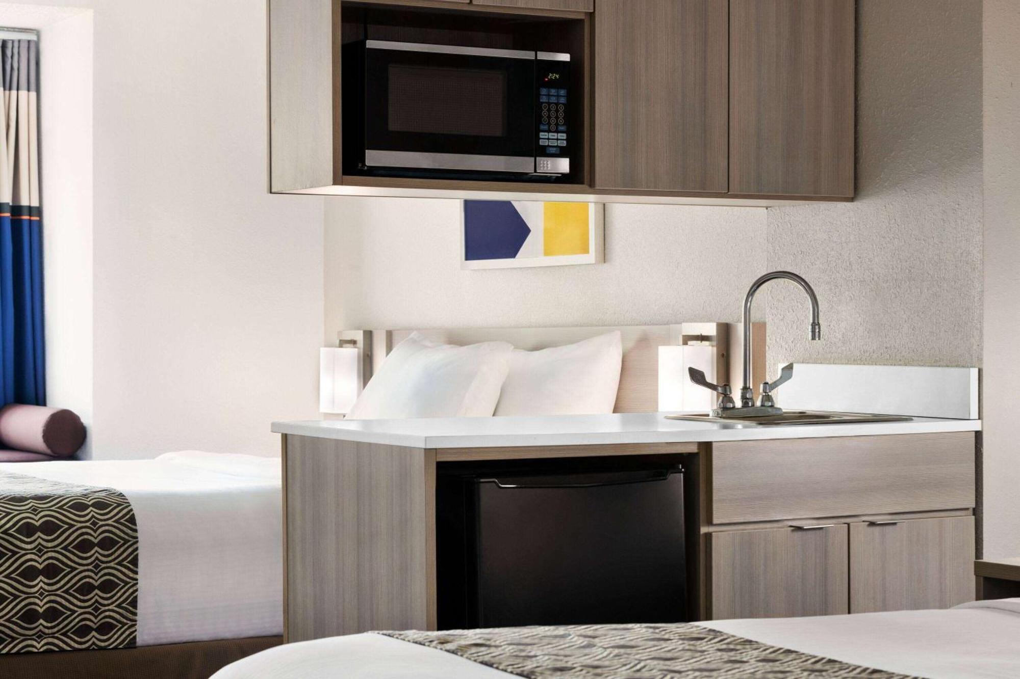 Microtel Inn & Suites By Wyndham Florence/Cincinnati Airpo Экстерьер фото
