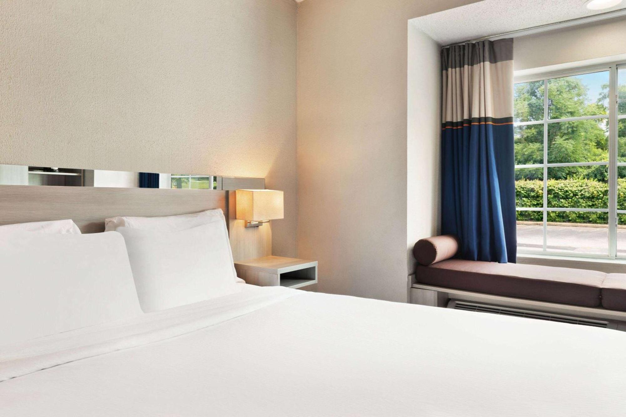 Microtel Inn & Suites By Wyndham Florence/Cincinnati Airpo Экстерьер фото