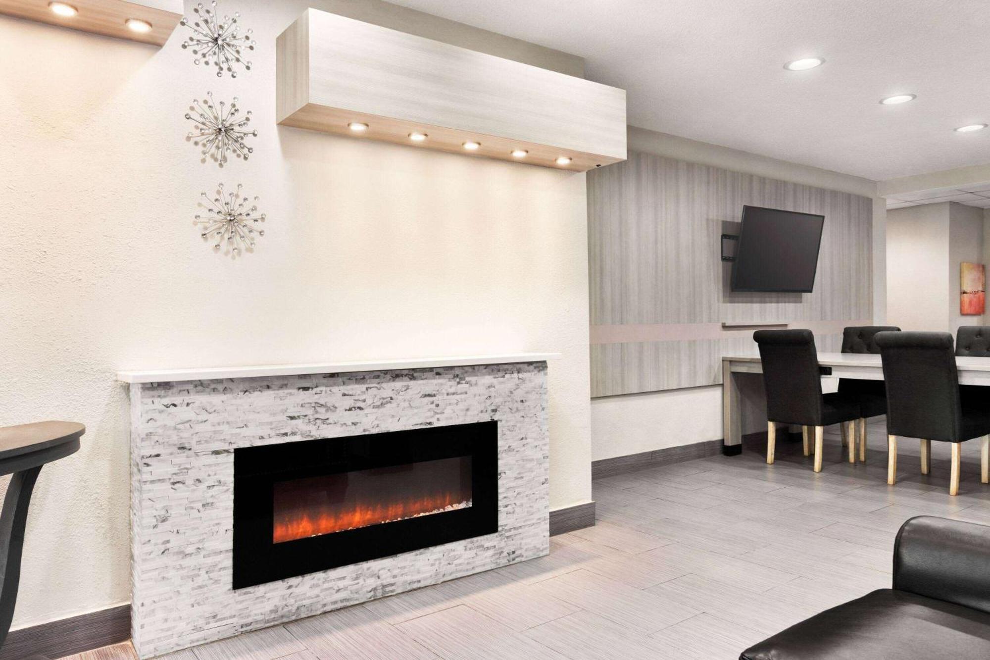 Microtel Inn & Suites By Wyndham Florence/Cincinnati Airpo Экстерьер фото