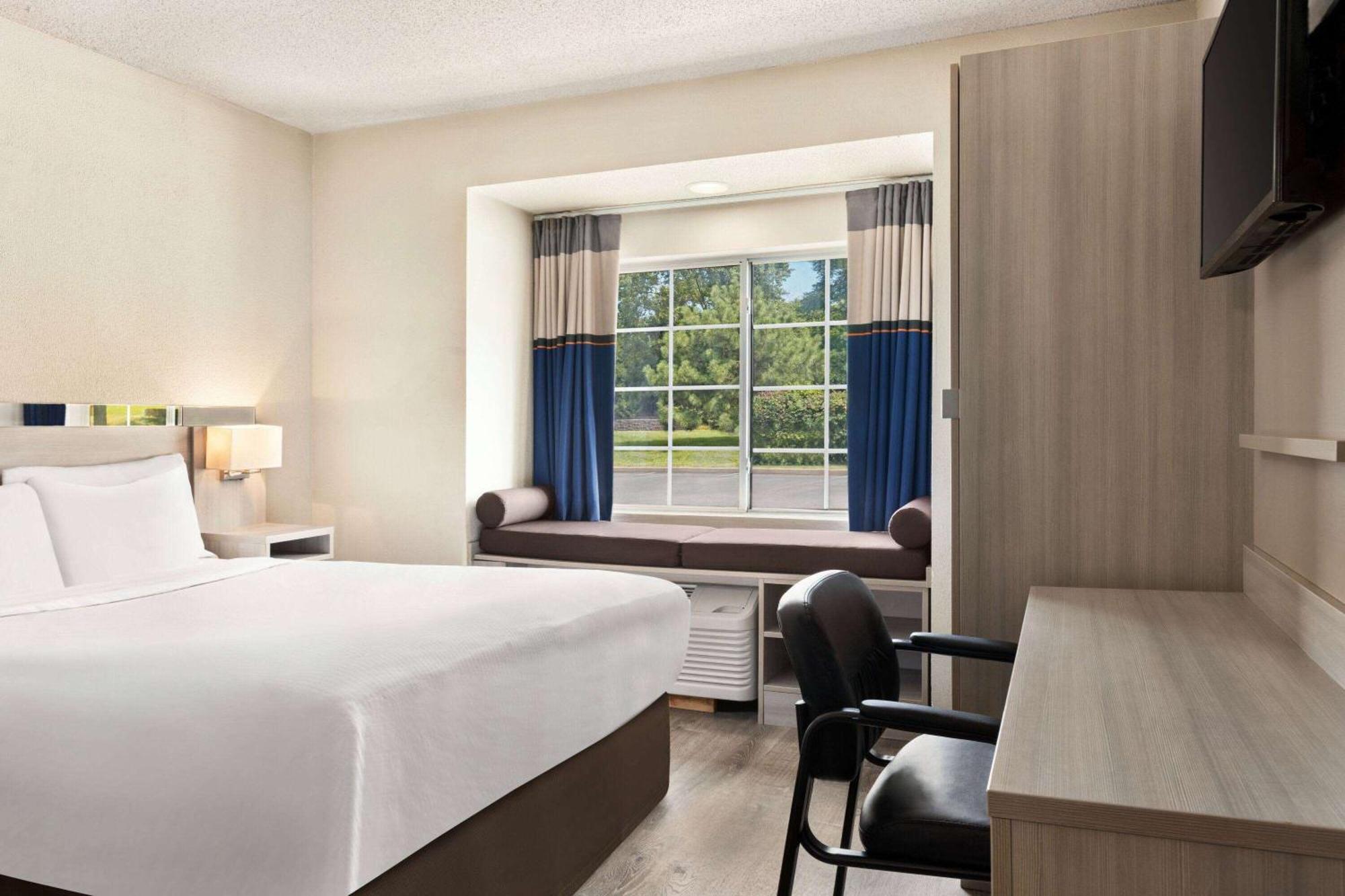 Microtel Inn & Suites By Wyndham Florence/Cincinnati Airpo Экстерьер фото