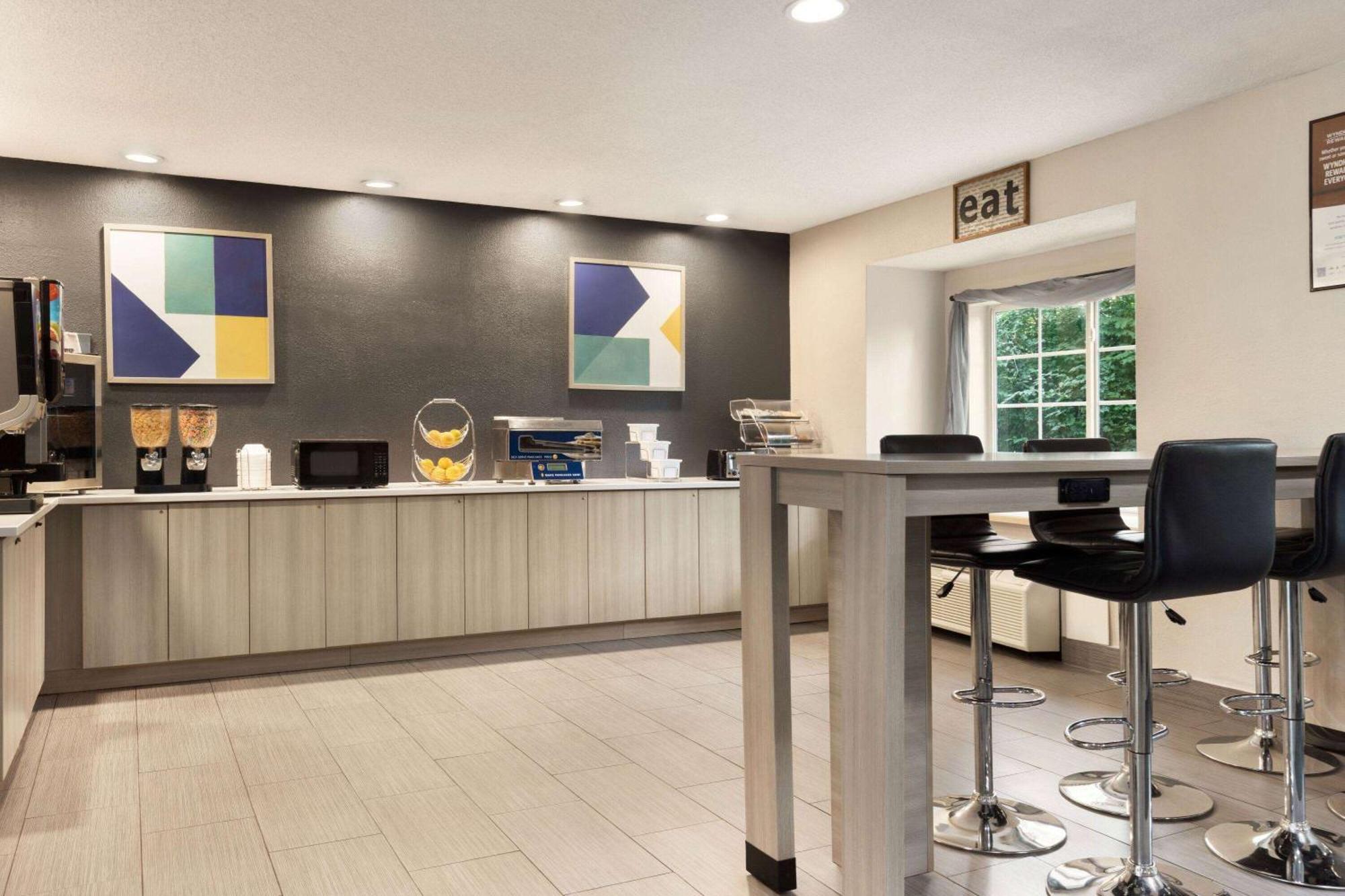 Microtel Inn & Suites By Wyndham Florence/Cincinnati Airpo Экстерьер фото