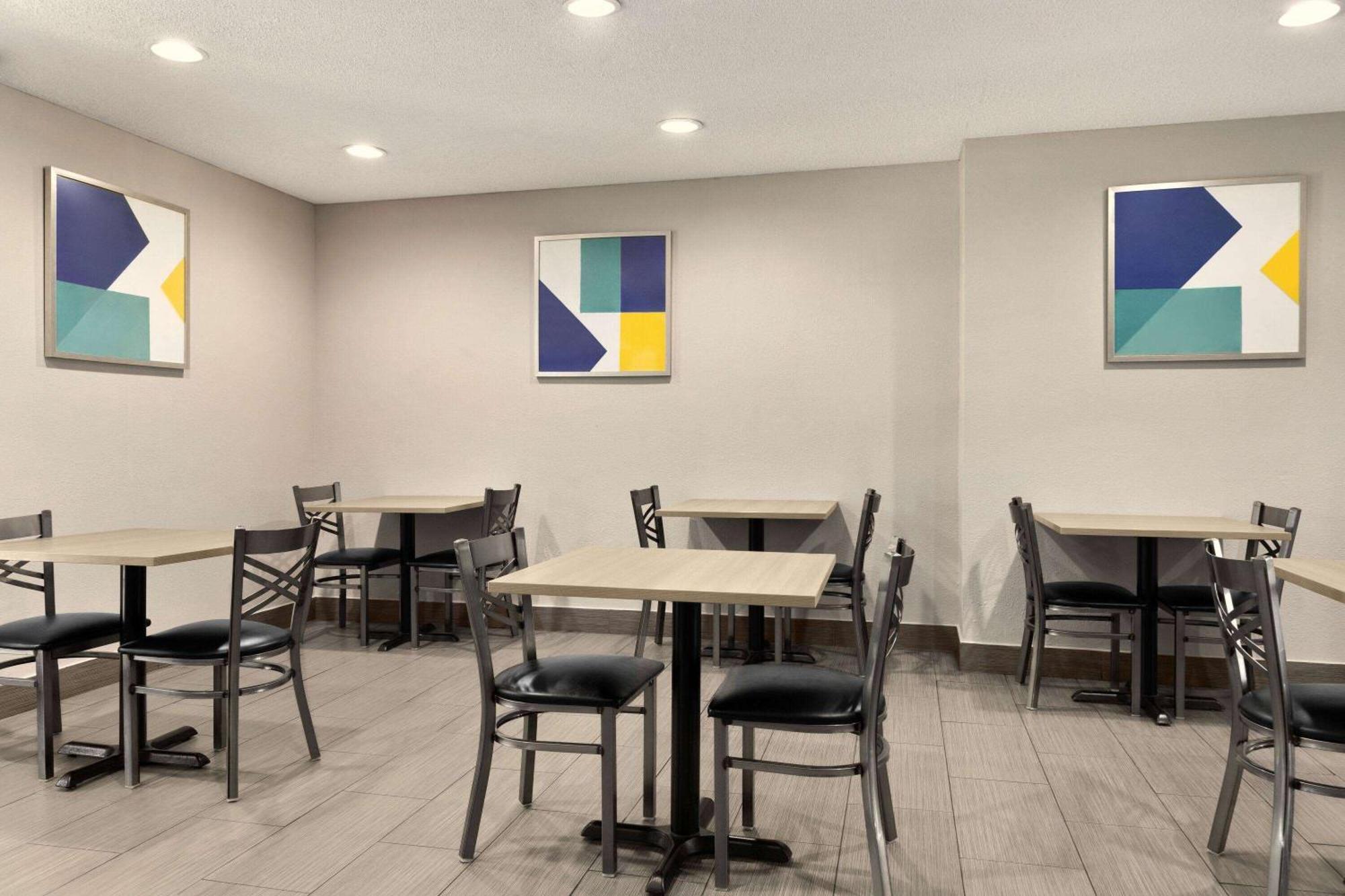 Microtel Inn & Suites By Wyndham Florence/Cincinnati Airpo Экстерьер фото